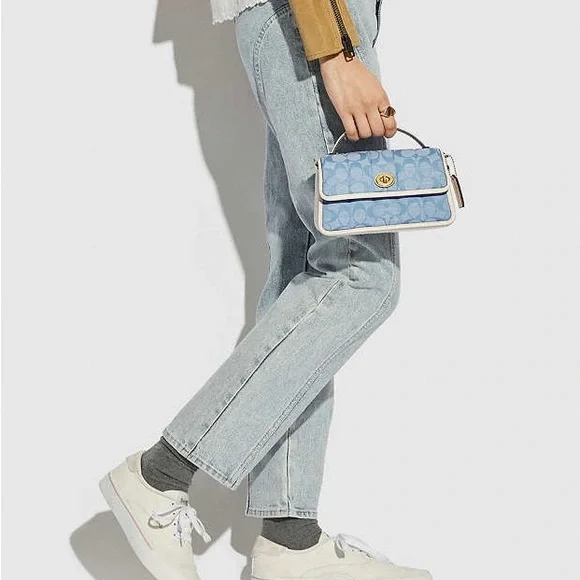 Coach Turnlock Clutch 20 In Signature Chambray With Quilting - Picture 4 of 10